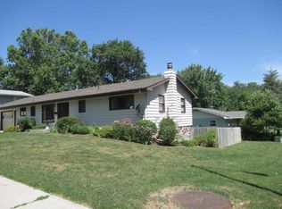 302 Lincoln St, Pella, IA 50219