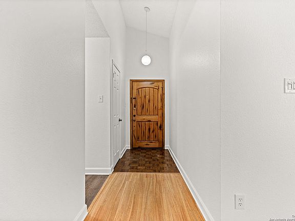 3rd image of 13911 DOVE HOLLOW DR