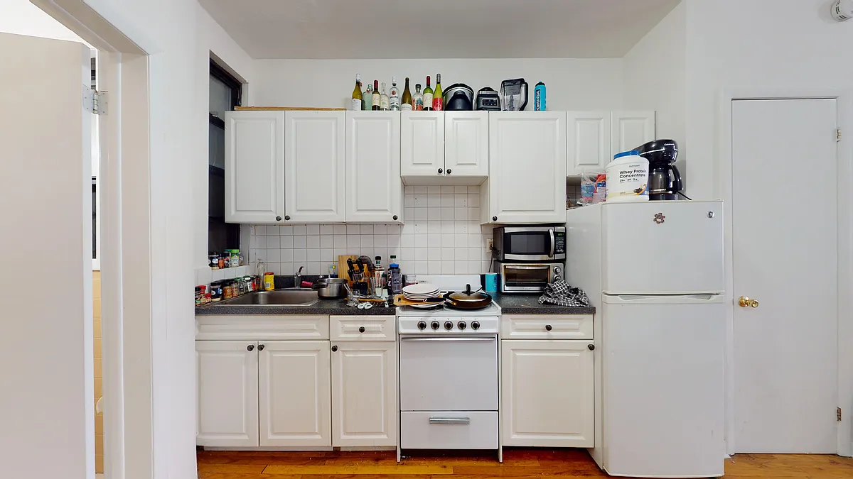 Building Photo - 1293 1st Ave #7