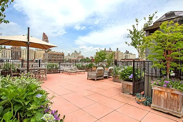 Sold by Compass | media 9