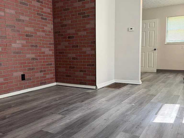 1563 Gault St — Photo 2