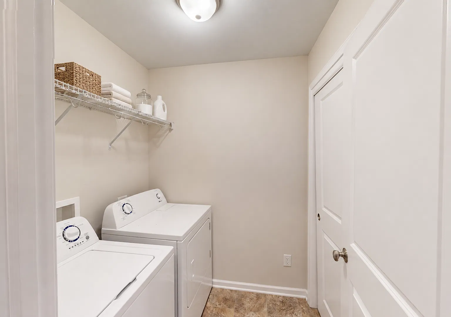 Sublease- Ankeny 3 Bedroom Townhome Available NOW! — Photo 3