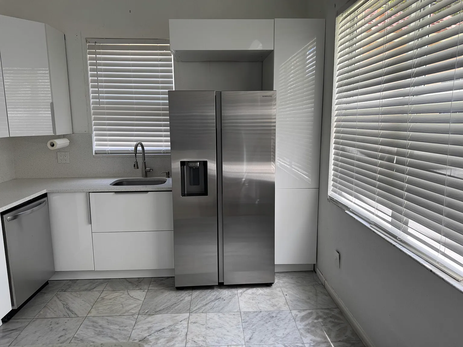 3 bed, 2.0 bath, 1402 sqft, $2,700 — Photo 3