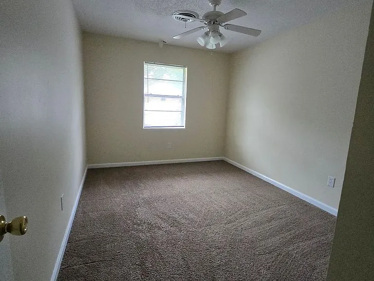 1713-1715 Stanford Dr — Photo 3