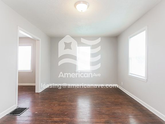 1221692_004_living_room_12699960.jpg