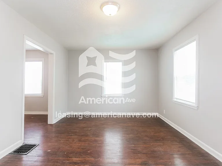 1221692_004_living_room_12699960.jpg