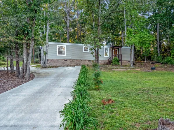 113 Oak Knoll Dr, Townville, SC 29689
