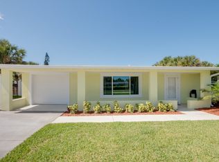 126 E Pasco Ln, Cocoa Beach, FL 32931