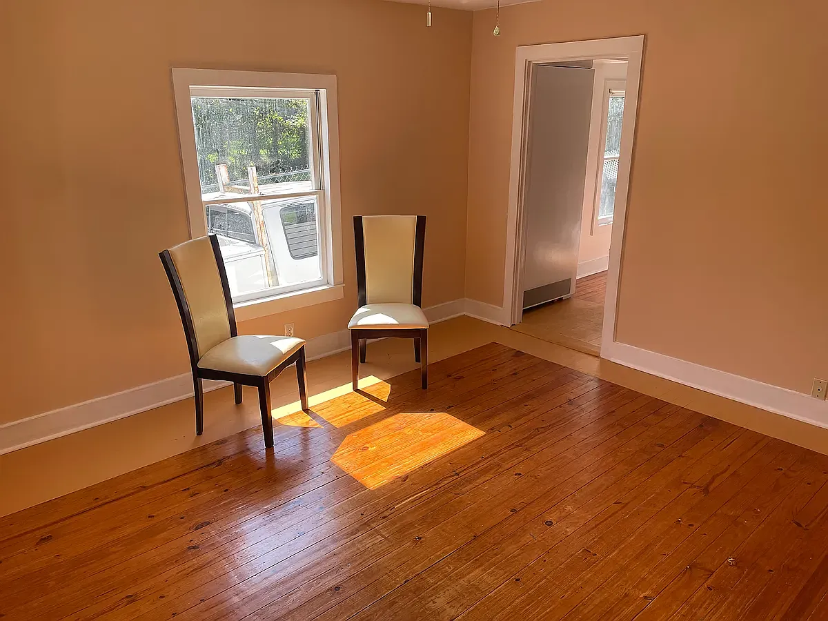 3 bed, 1.5 bath, 1344 sqft, $1,500 — Photo 2