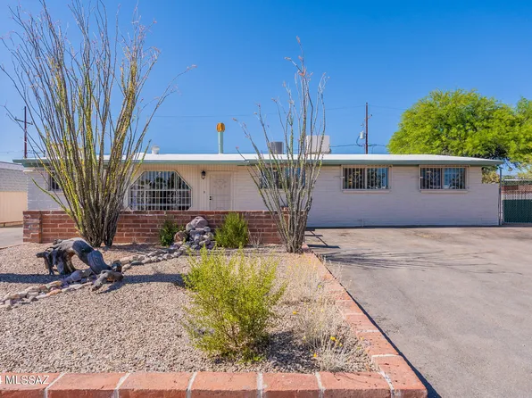 7975 E Scarlett St, Tucson, AZ 85710