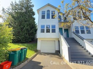 438 SE 2nd St, Troutdale, OR 97060
