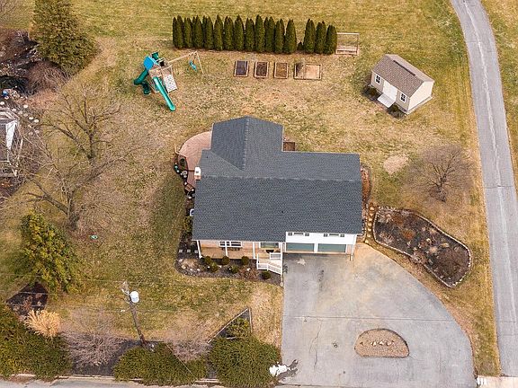 5th image of 15 Main St