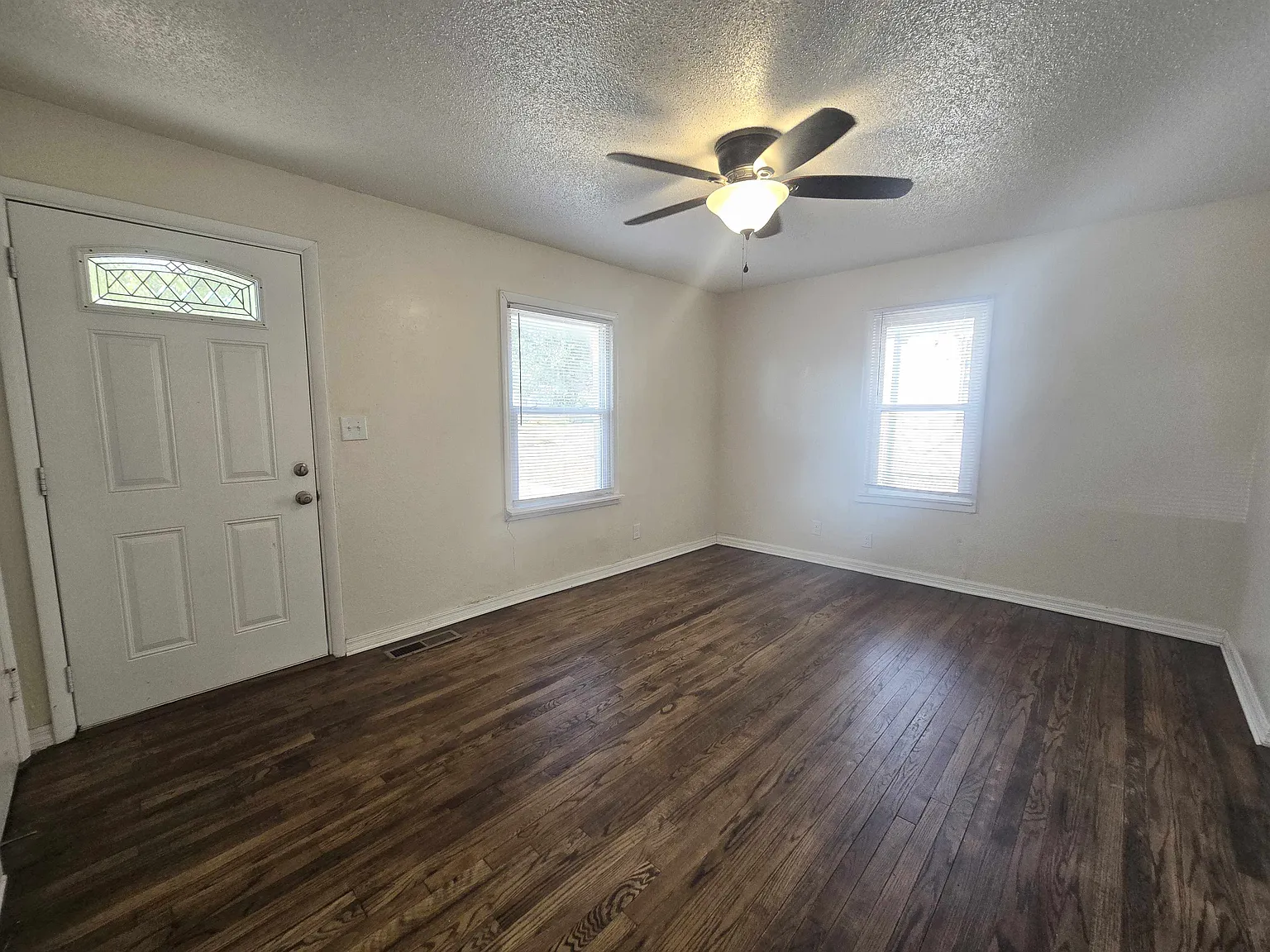 2 bed, 600 sqft, $850 — Photo 3