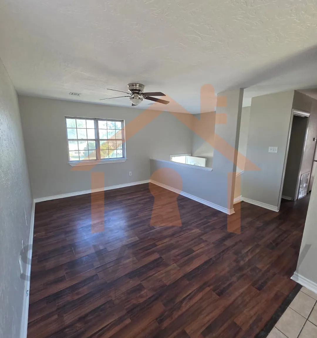 5 bed, 2000 sqft, $1,500 — Photo 3