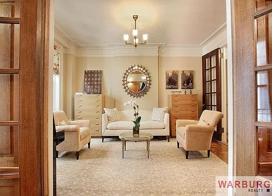 Sold by Warburg | media 7