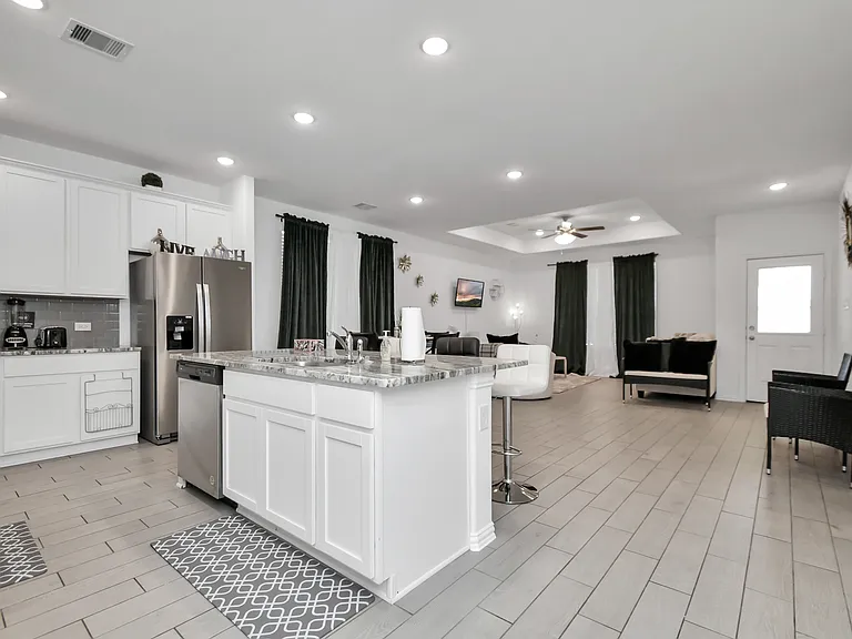 Royal Palm Dr — Photo 9