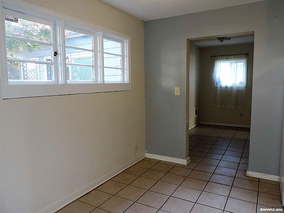 4th image of 3173 Tess Ave NE
