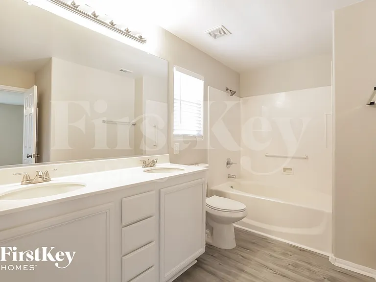 10219 Falling Needle Ave — Photo 9