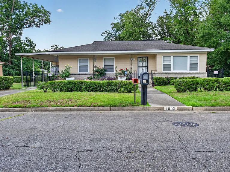 1802 Fitzgerald St — Photo 1