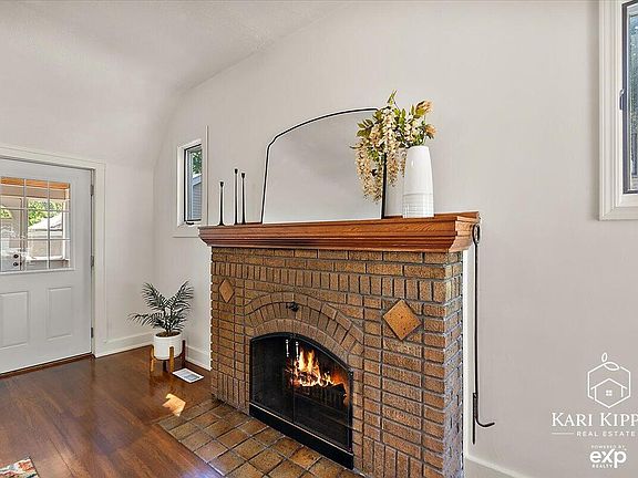 5th image of 3254 Townsend Ave NE