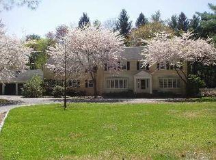 765 Remsens Ln, Oyster Bay, NY 11771