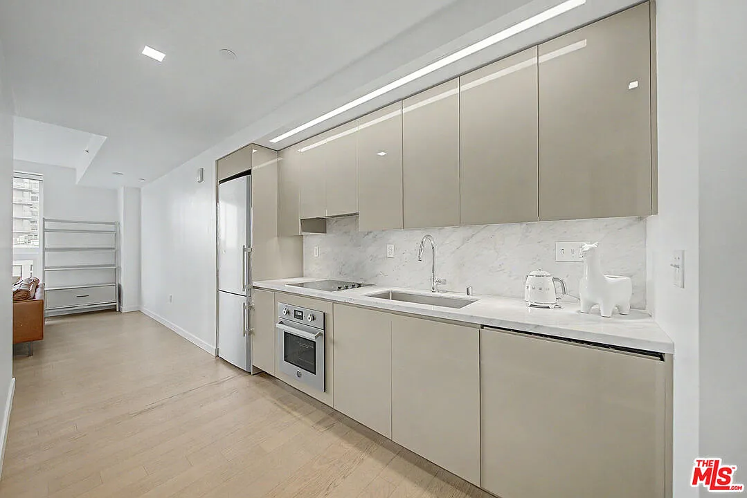 1 bed, 1.0 bath, 650 sqft, $3,200 — Photo 4