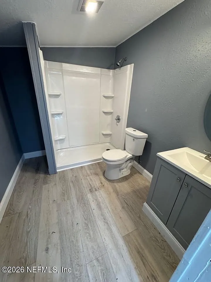 4 bed, 2.0 bath, 1000 sqft, $2,400 — Photo 4