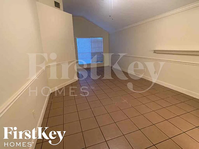 18614 Seaton Dr — Photo 9