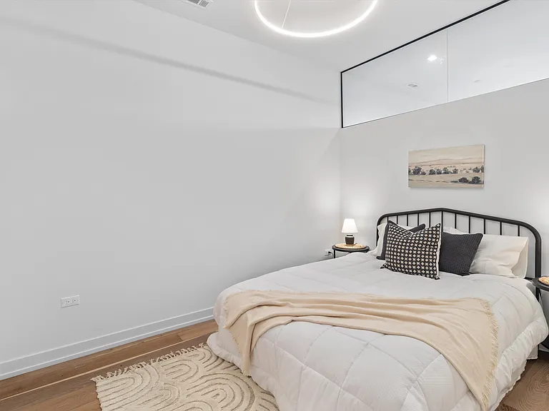 4513 N Clark St #210 — Photo 12