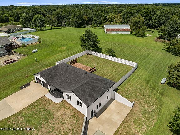 3rd image of 11021 Maple Leaf Ln