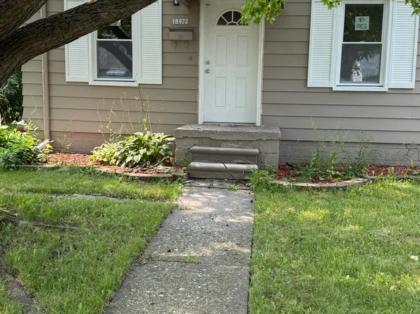 18972 Washtenaw St, Harper Woods, MI 48225