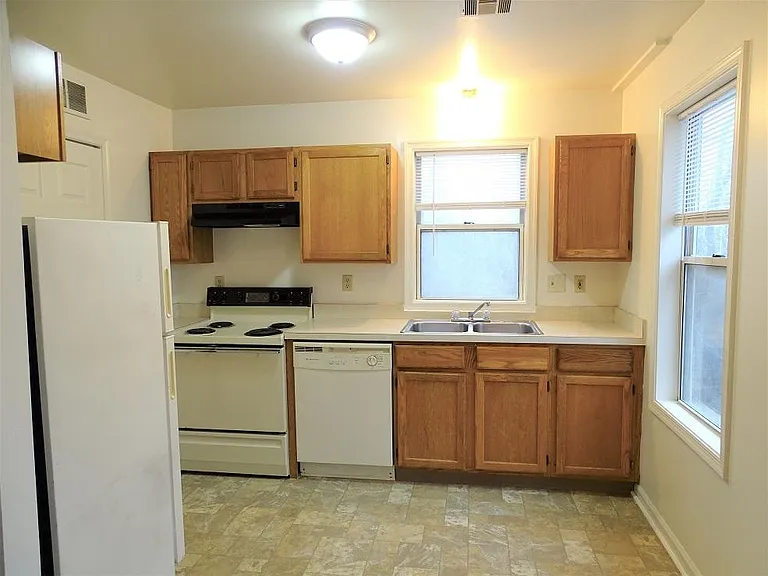 79 Hilldale Dr — Photo 8
