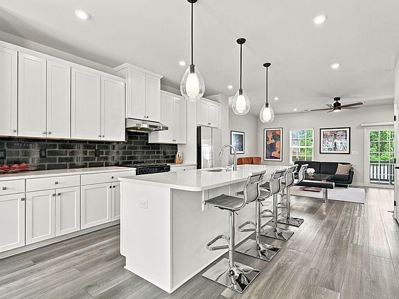 4th image of 516 Whitehall Cir