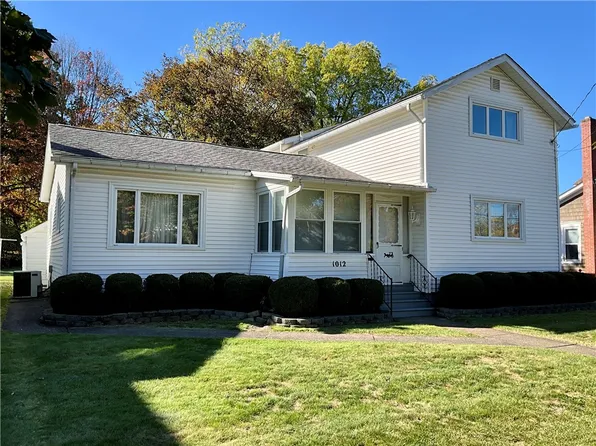 1012 Elm St, Medina, NY 14103