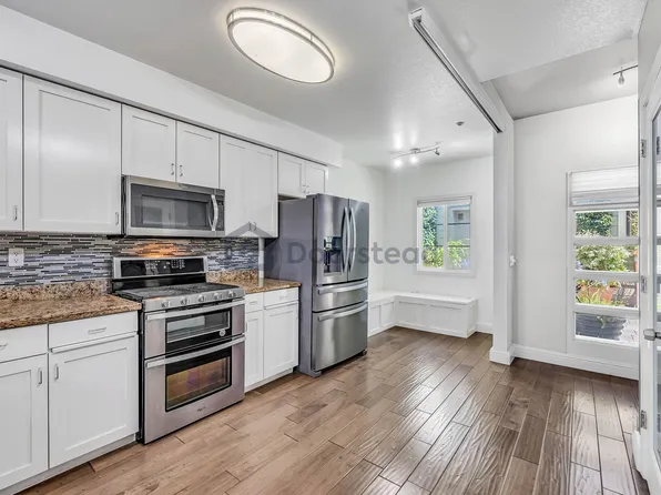 1561 Brunswig Ln, Oakland, CA 94608