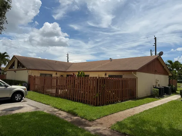 1051 Summit Place Cir APT D, West Palm Beach, FL 33415