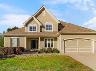 10516 W 49th Pl, Shawnee, KS 66203