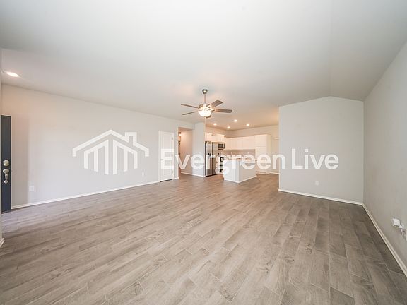 5th image of 904 Hudson Rd