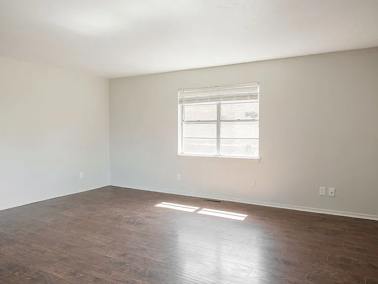 10517 N McKinley Ave — Photo 19