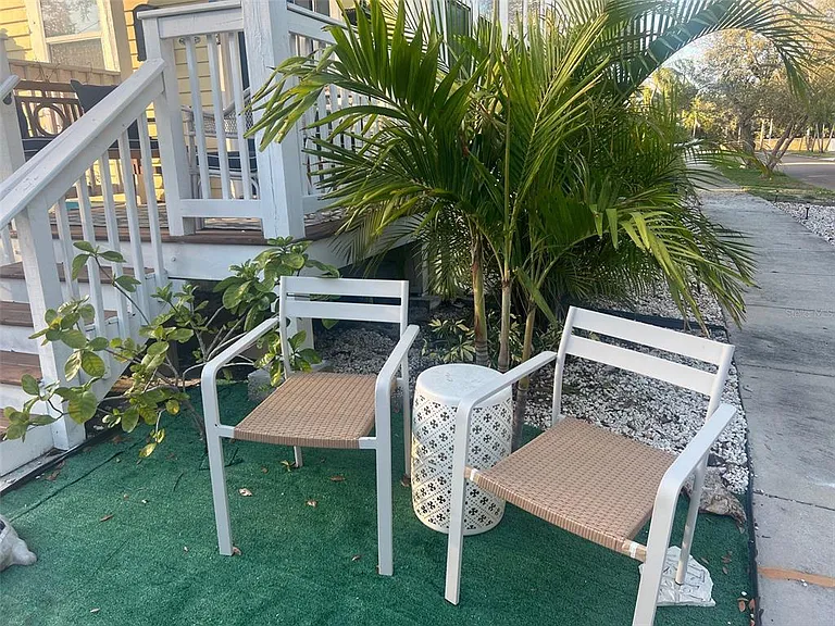 1137 Highland St S — Photo 4