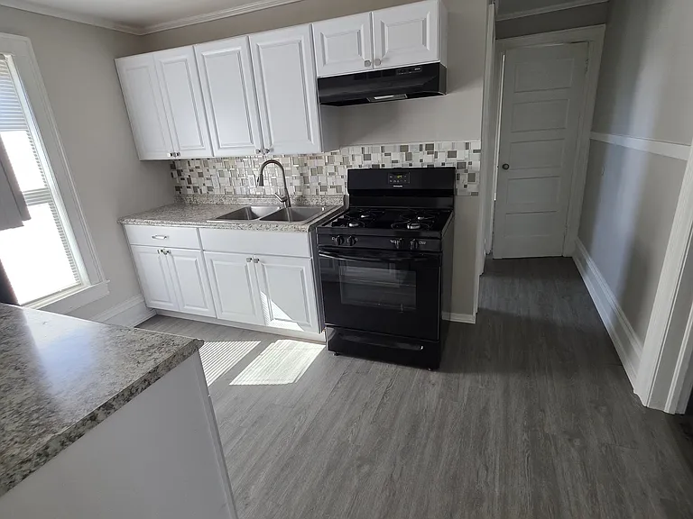 28 W James St — Photo 9