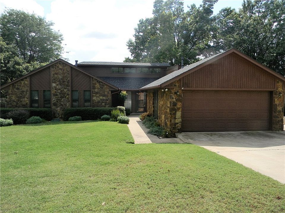 1st image of 2122 Red Elm Dr