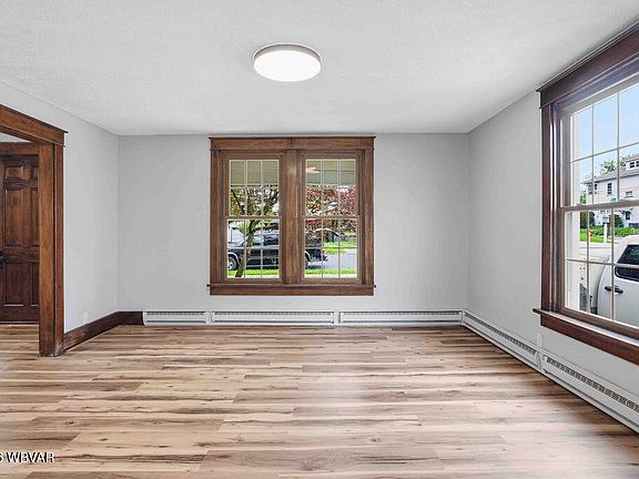 5th image of 206 Pearl St