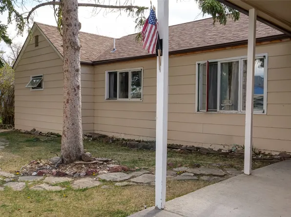 306 2nd St N, Fairfield, MT 59436