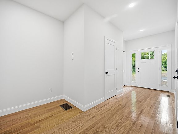 3rd image of 24 Nashua Rd #2