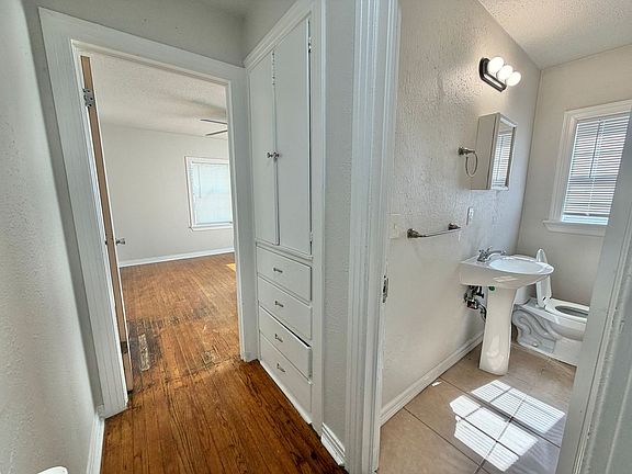 5th image of 1204 NE 42nd St