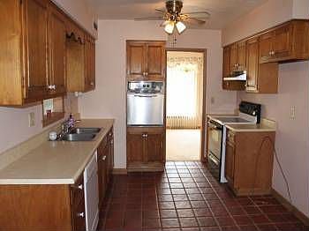 4th image of 5790 Clarendon Dr