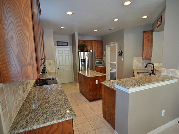 4th image of 2127 Twelve Oaks Ct