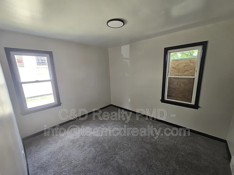 4308 E 143rd St — Photo 11