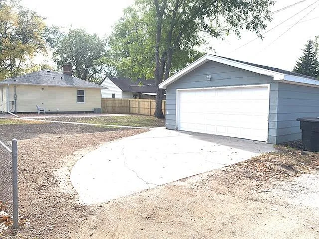 4 bed, 2124 sqft, $2,200 — Photo 4